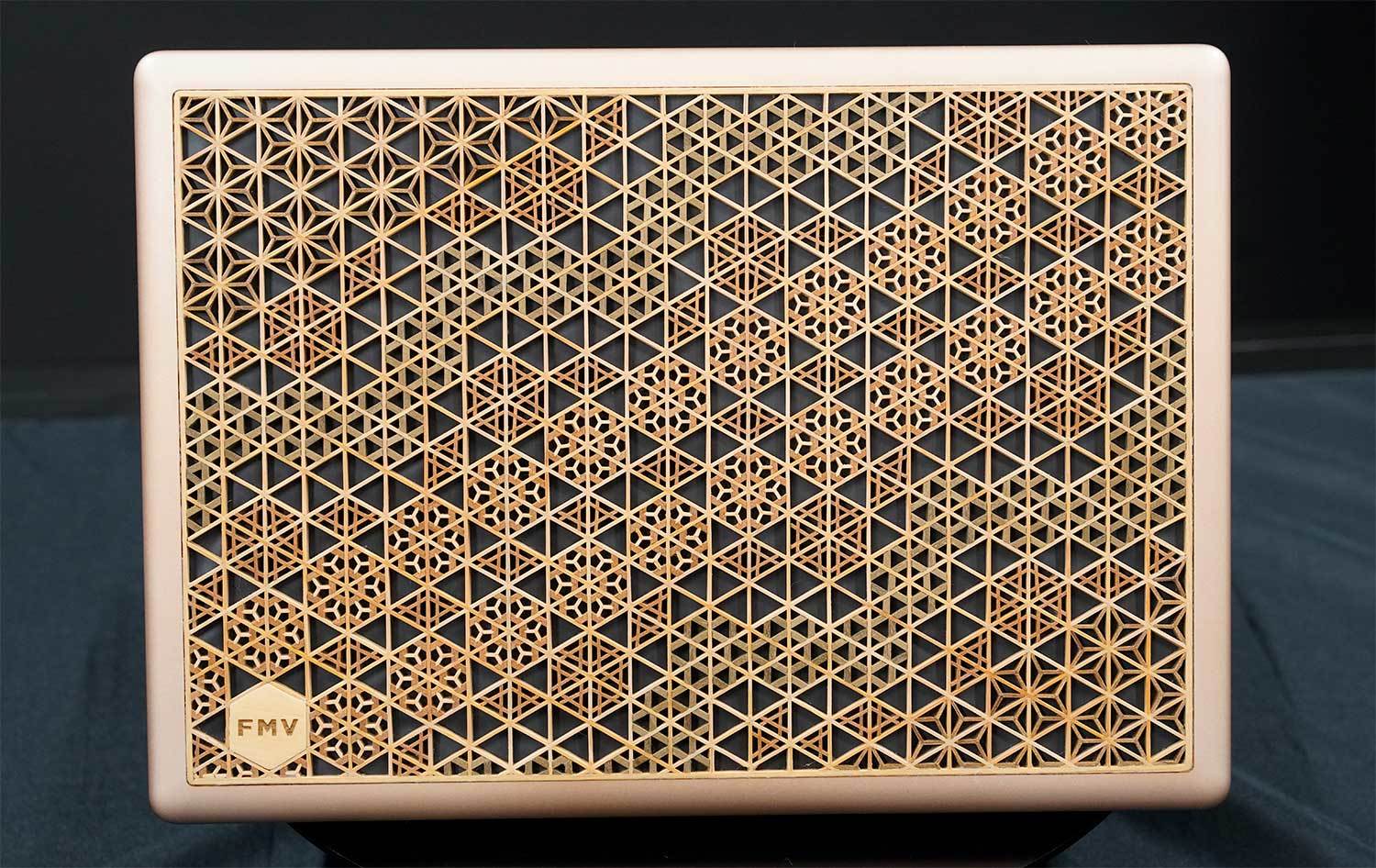 組子細工を組み込んだ「FMV Note C」登場！ 島根富士通がPCの累計生産