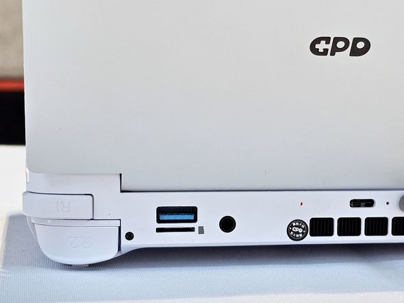 白いトリガーボタン