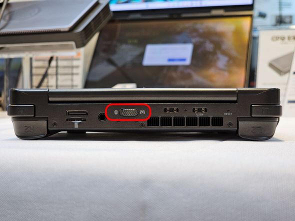 2024バージョンのゲームパッド/マウスモード切替トグルスイッチの位置