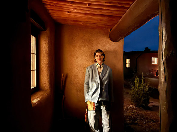 Apple Intelligence iPhone 16e z[{^ Lightning USB Type-C X^_[h