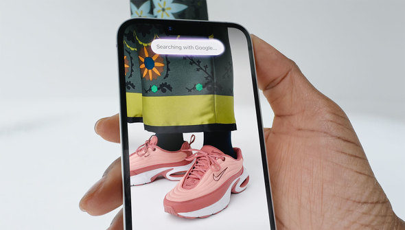 Apple Intelligence iPhone 16e z[{^ Lightning USB Type-C S