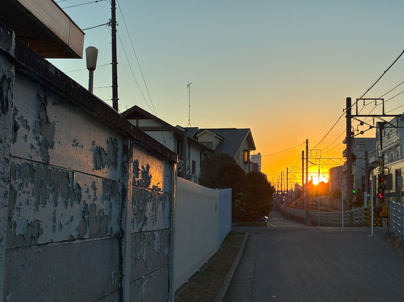 Apple Intelligence iPhone 16e z[{^ Lightning USB Type-C S