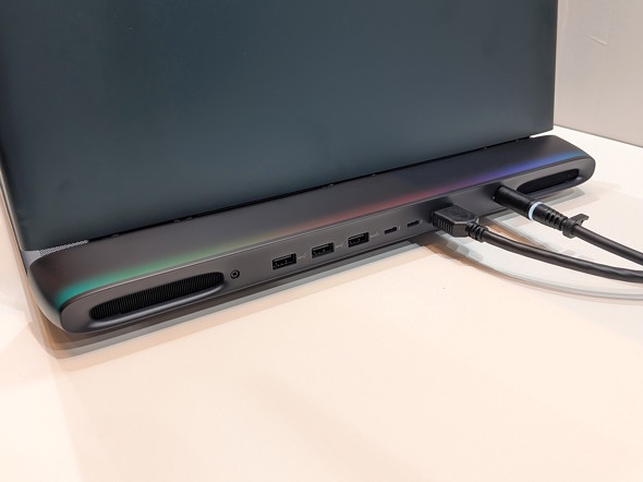 Alienware 16 Area-51̔w