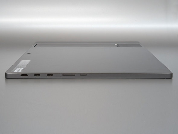 17型の大画面！ 内蔵キックスタンドで縦置きにも対応するLGの