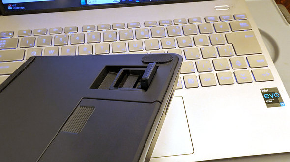 HHKB Studio̒ʂɂ͍2iK̃X^hpӂĂAL[{[hɌX΂t邱Ƃł