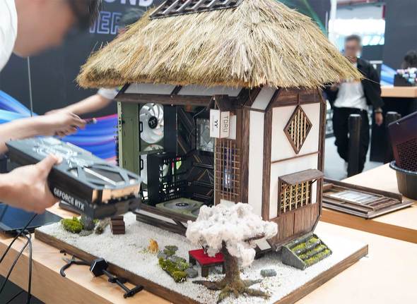 MINECUBE 360 Ultra ARGB Thermaltake T[}eCN [VO ȈՐ L^fBXvC