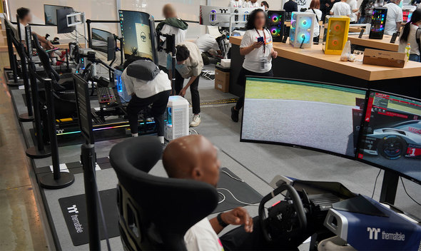 MINECUBE 360 Ultra ARGB Thermaltake T[}eCN [VO ȈՐ L^fBXvC