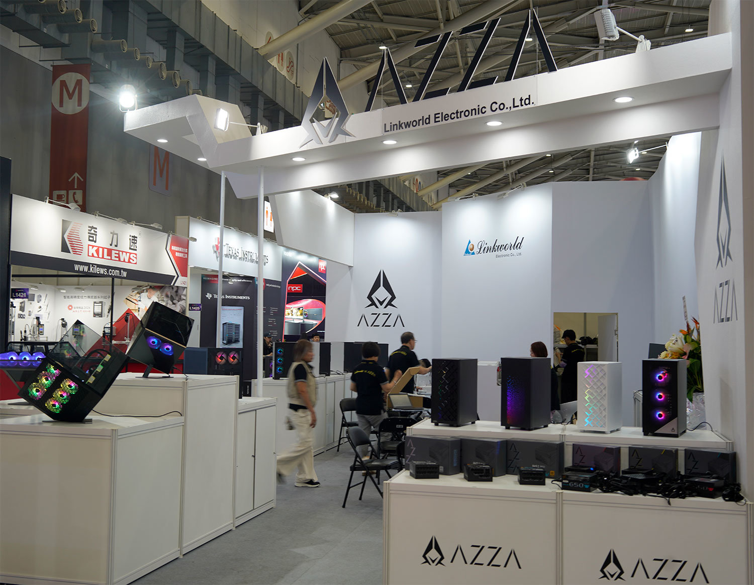 組木パズル風PCケース登場！ AZZAのブースで思わず日本に思いをはせて