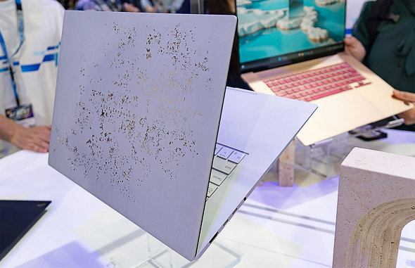 ASUS JAPAN COMPUTEX TAIPEI 2025 u[X ProArt NUC Copilot+ PC E Ink