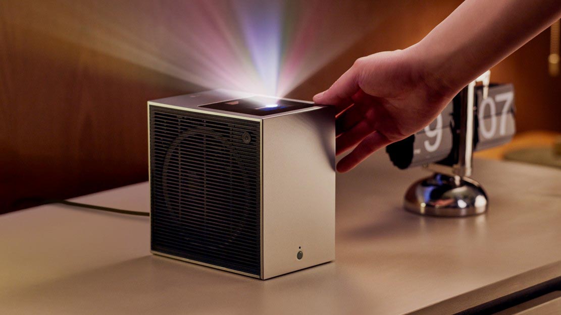 LG CineBeam S 4K 超短焦点レーザープロジェクター LGエレ、超短焦点投写を実現した4Kレーザープロジェクター「LG