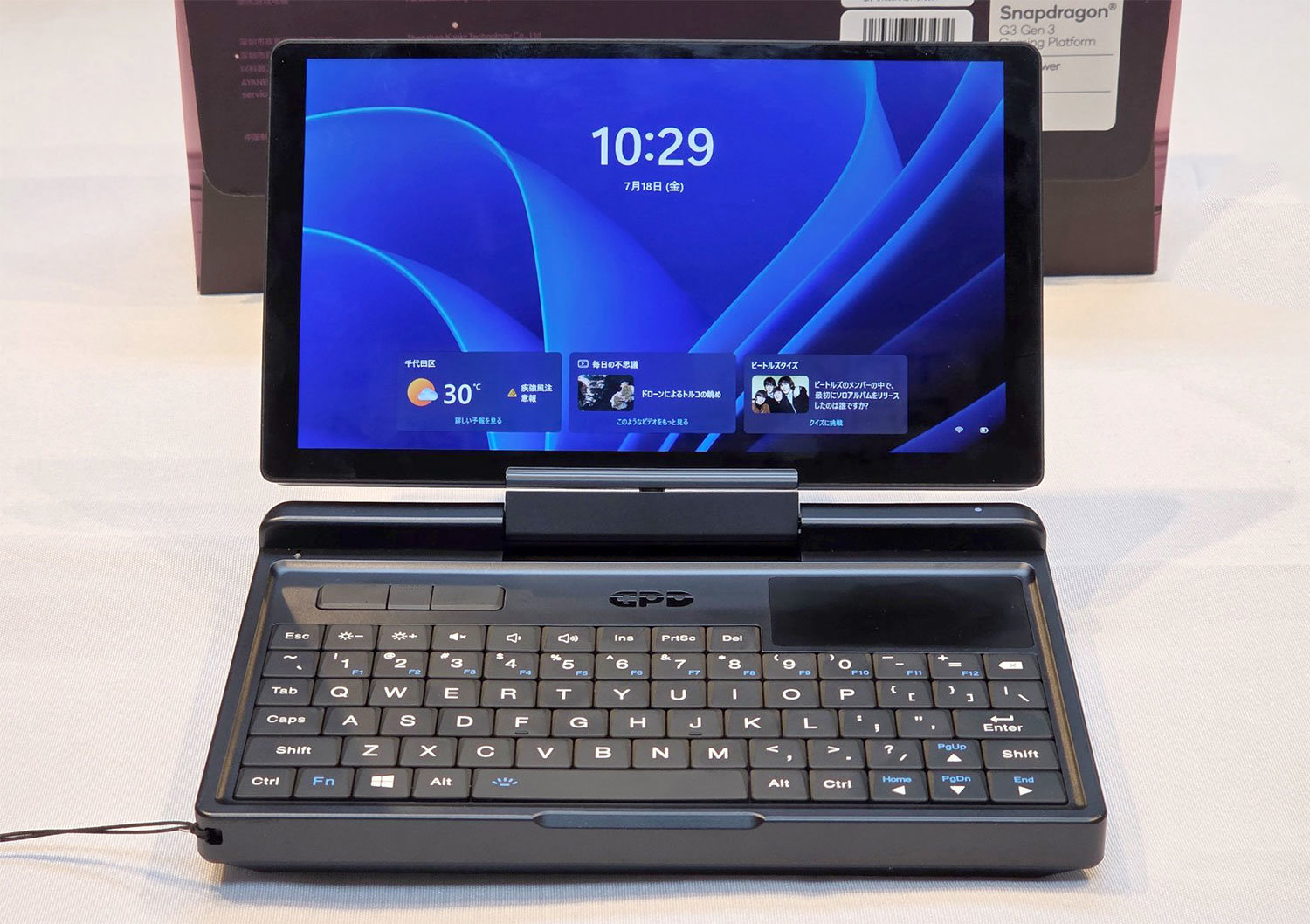 首からぶら下げられる片手サイズのミニPC「GPD MicroPC 2」登場