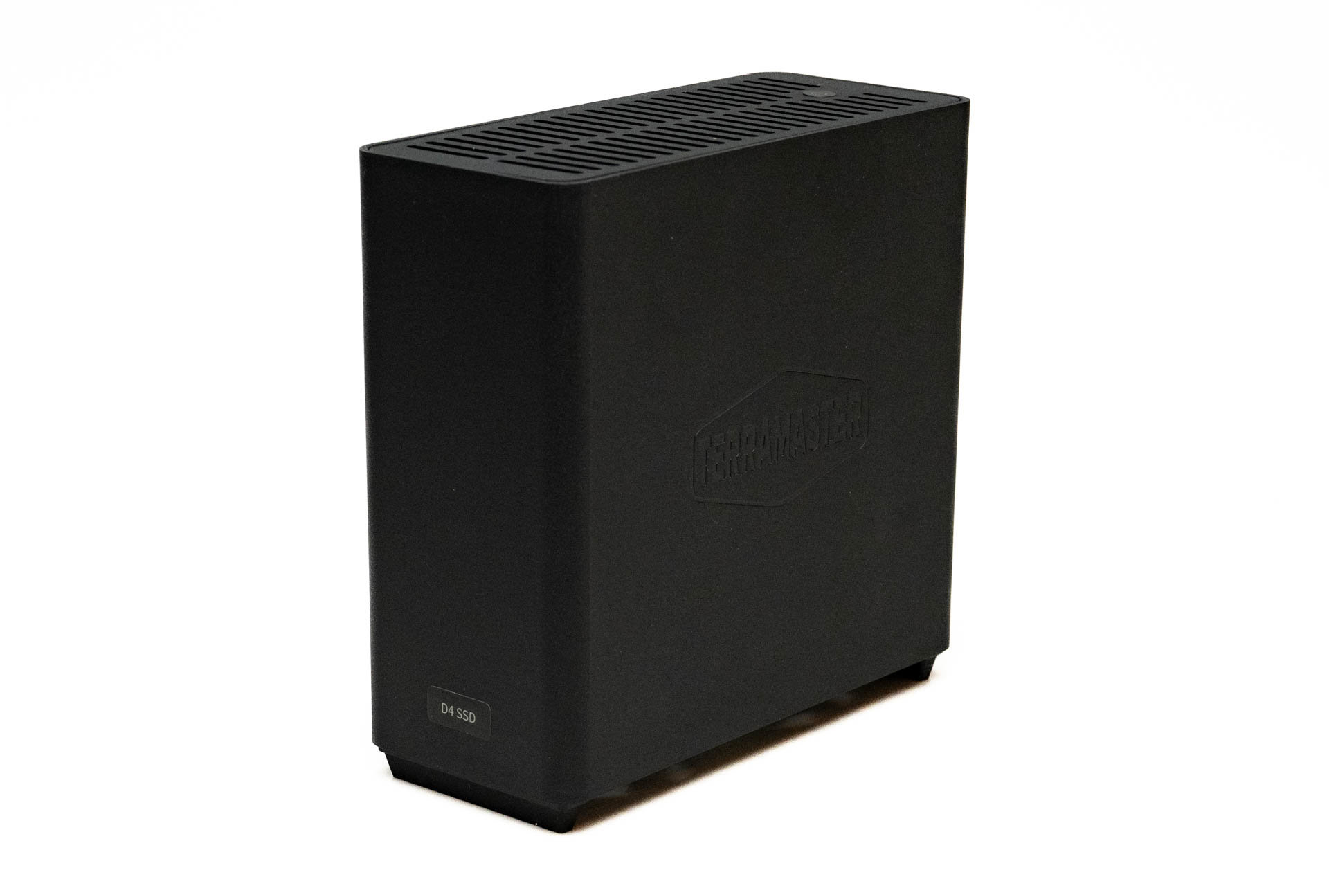 USB4接続のオールフラッシュストレージを手軽に構築できる