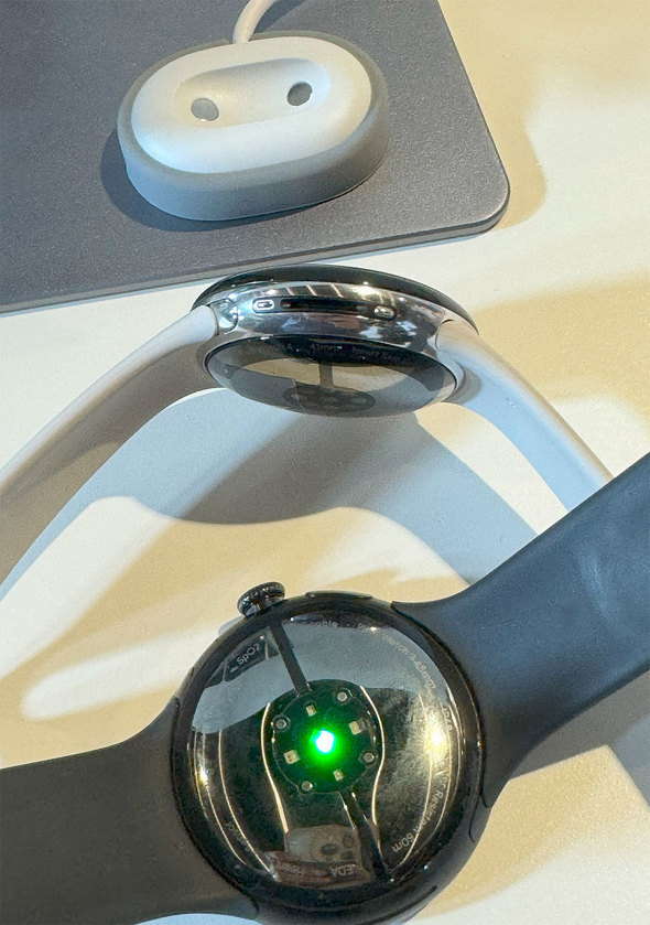 Google Pixel Watch 4  45mm 41mm }[d LTE Wi-Fi Fitbit Gemini Live