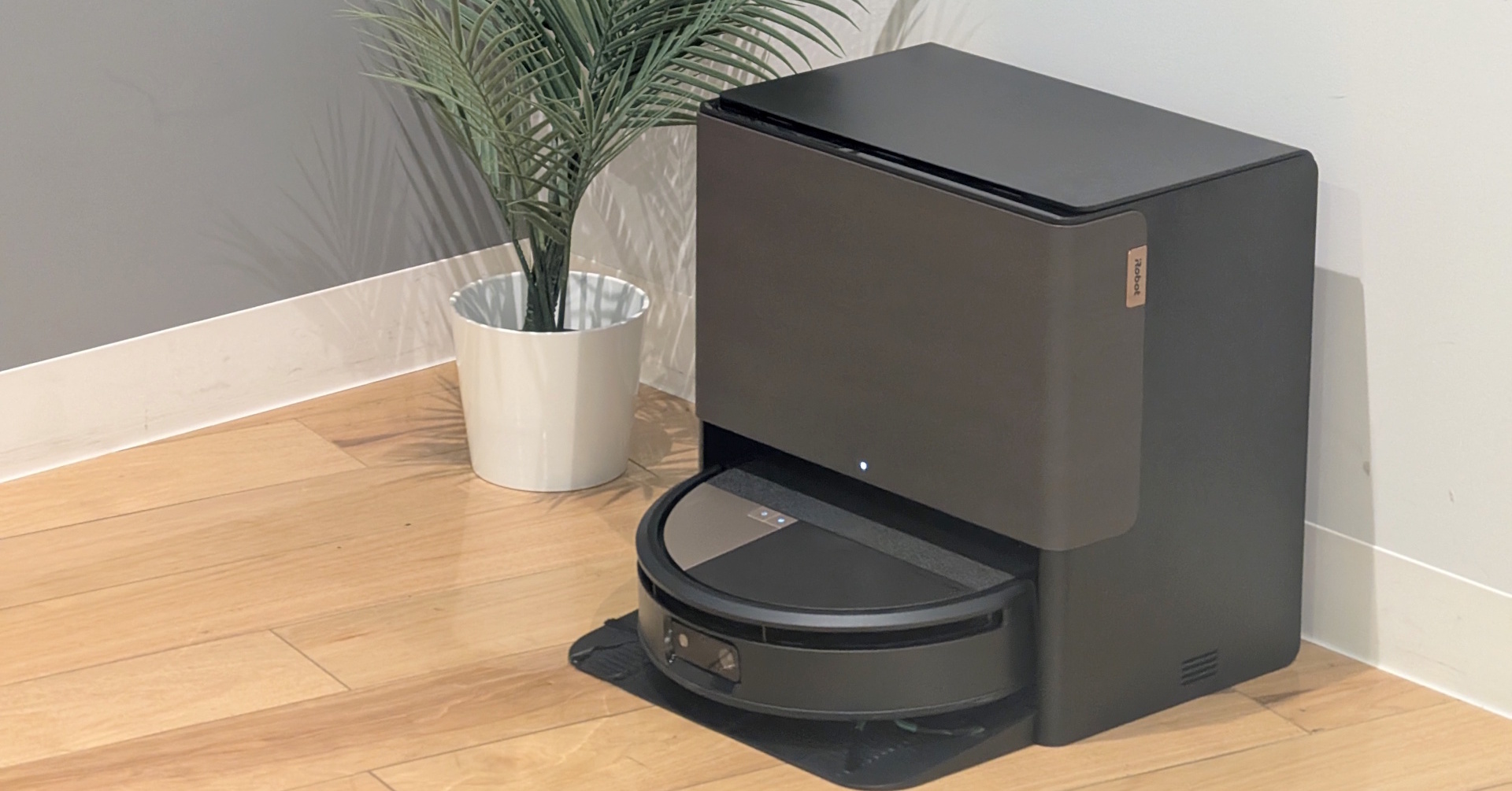 アイロボットがフラグシップロボット掃除機「Roomba Max 705