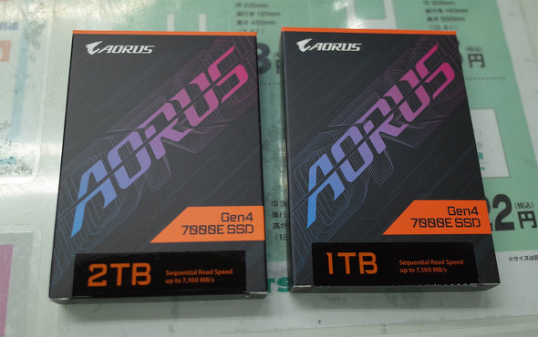 uAORUS Gen4 7000E SSDṽpbP[W