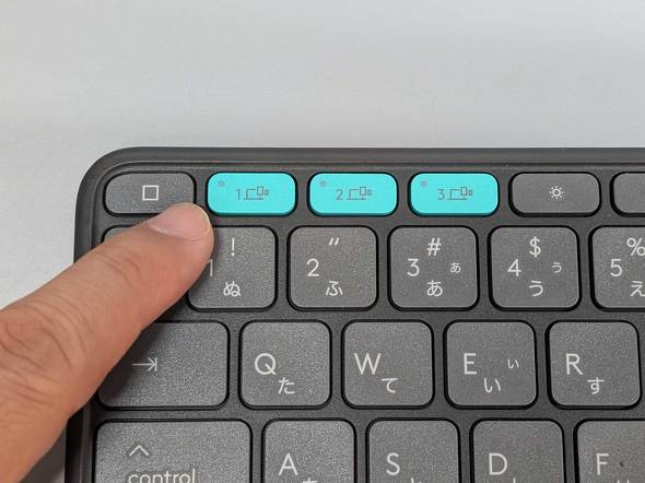 WN[ Flip Folio iPad L[{[h P[X ̌^ ^b`pbh یJo[