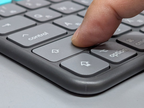 WN[ Flip Folio iPad L[{[h P[X ̌^ ^b`pbh یJo[