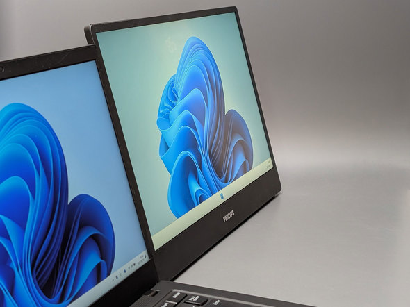 5年保証が標準で付属！ フィリップスの15.6型モバイル