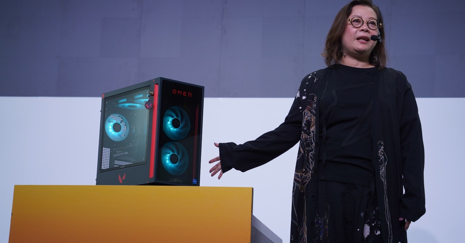 VALORANTデザインのゲーミングデスクトップPC「OMEN 35L」の実機を見
