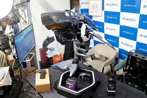 オリオスペックに置かれたメカ塗装の「Shark X」