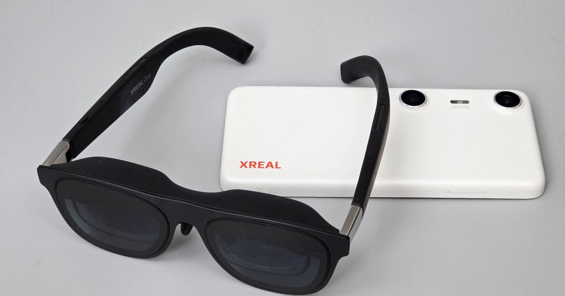 ARグラスで仕事はできるか？ スマホサイズの「XREAL BEAM Pro 5G