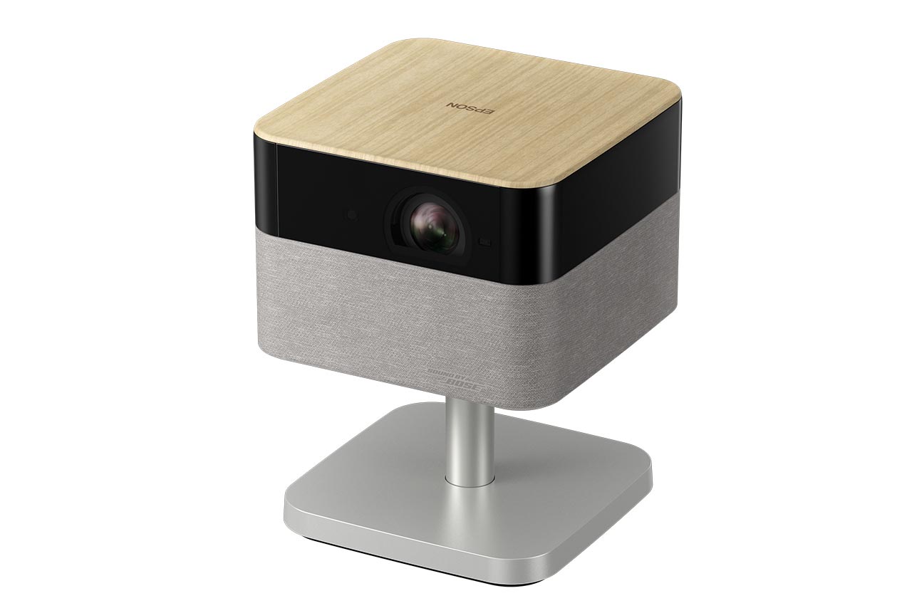 エプソン、リビング設置などにも向く家庭用プロジェクター6機種を発表