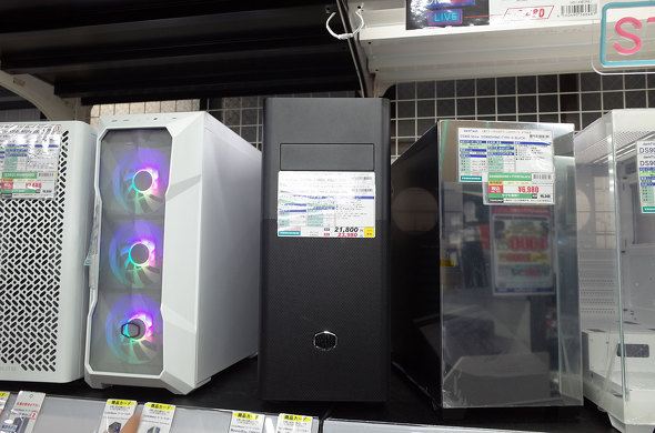 TSUKUMO eX.に並んだ「MasterBox CM695」