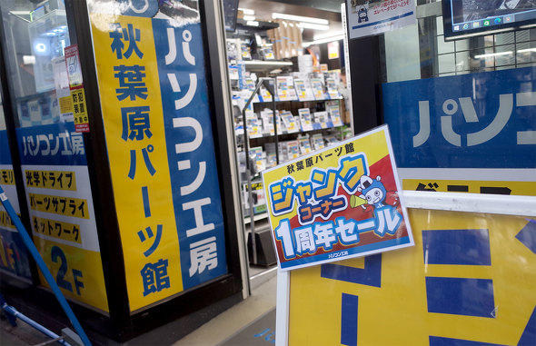 パソコン工房 秋葉原パーツ館の入り口に貼られた1周年記念のPOP