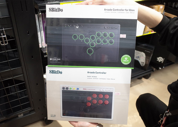 パソコンSHOPアークに入荷した「Arcade Controller」と「Arcade Controller for Xbox Black」