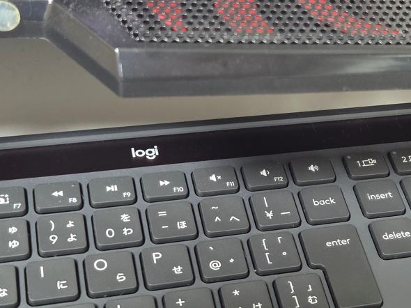 ディスプレイスタンドの下