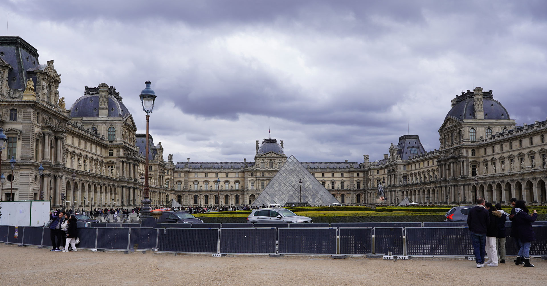 仏ルーブル美術館、監視カメラのパスワードは「ルーブル」だった