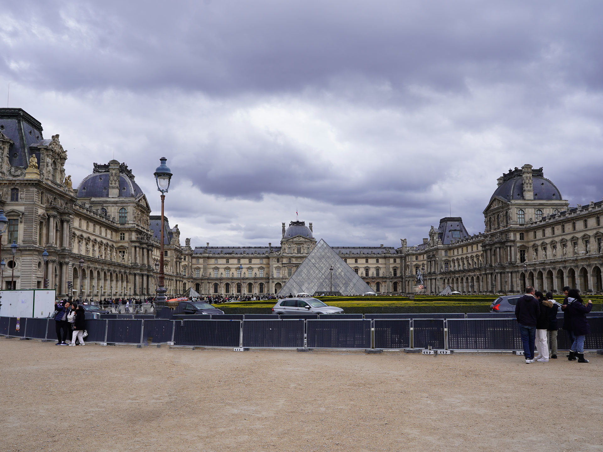 仏ルーブル美術館、監視カメラのパスワードは「ルーブル」だった