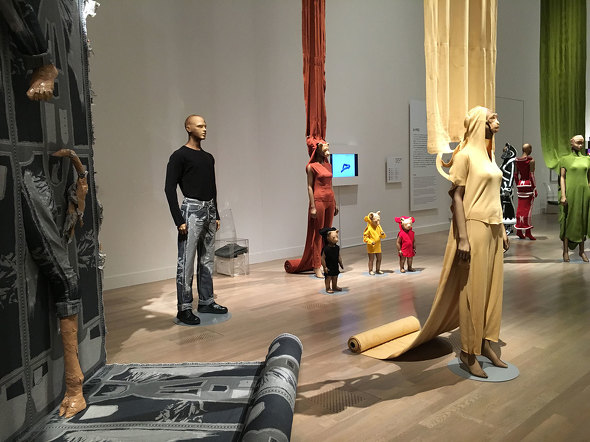 iPhone Pocket ѐMs P[X CbZC ~P ISSEY MIYAKE O ꐶ Apple