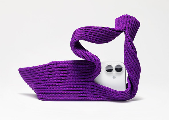 iPhone Pocket ѐMs P[X CbZC ~P ISSEY MIYAKE O ꐶ Apple