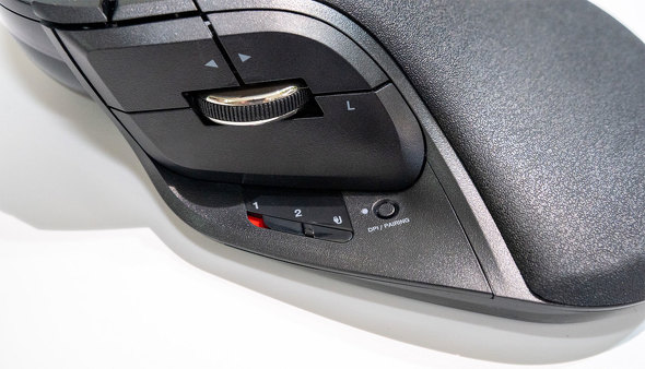 ؂ւXCb`́A1BluetoothA22.4GHzт̖A3USBLڑƂȂBׂɂۂ{^ADPI̐؂ւXCb`