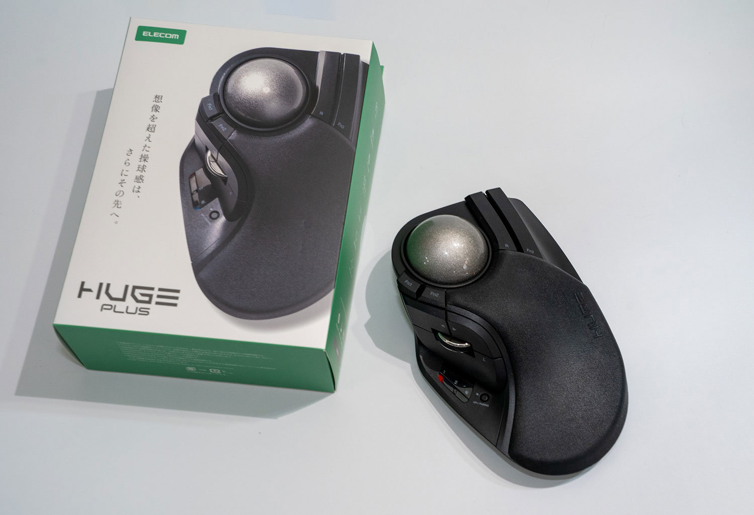 エレコムの大型トラックボールが8年ぶりに帰還！ 直径約52mmのボールを