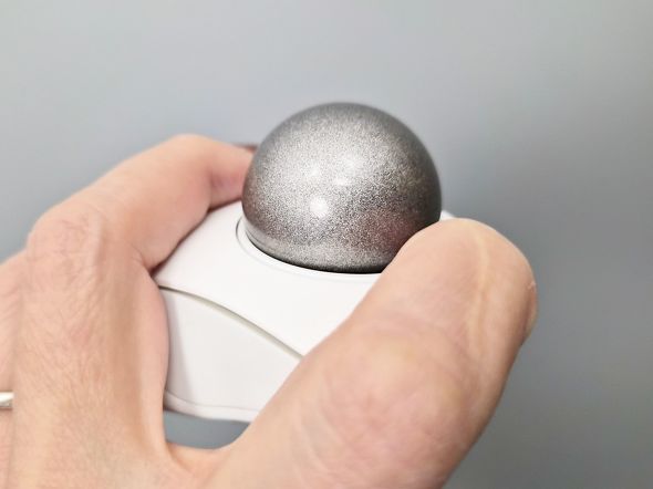 ボールが外れる