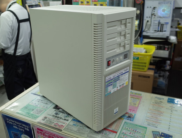 5インチベイドライブと360mmラジエーターが同居する“時代超越PCケース