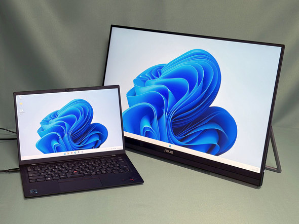 モバイルディスプレイなのに27型のビッグサイズ！ ディスプレイアーム