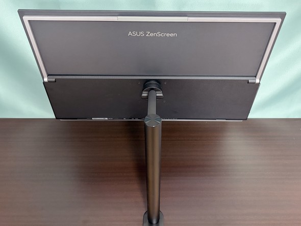 モバイルディスプレイなのに27型のビッグサイズ！ ディスプレイアーム