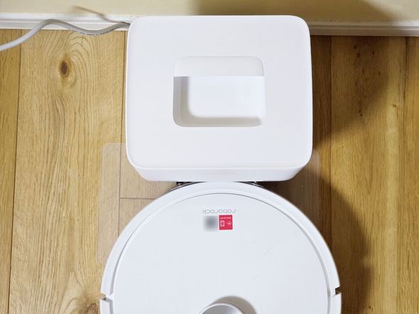 狭い我が家にも置けた！ コンパクトなゴミ自動収集対応ロボット掃除機