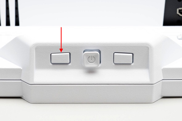 Tactical Switch 2.0�́A���ʌ������ĉE���i�w�ʂ��猩��ƍ����j�ɂ���B�{�^�������������ŉ𑜓x�i�Ɖ�ʃT�C�Y�j�ݒ��؂�ւ��\��