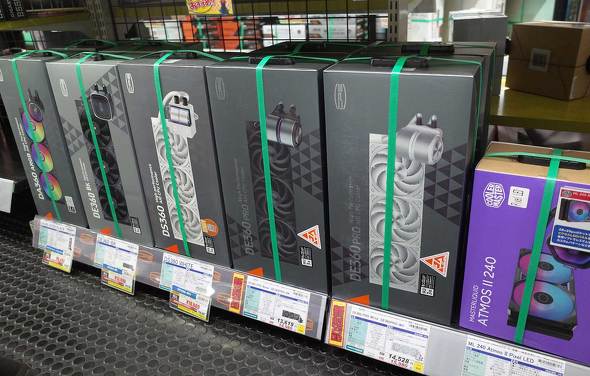 ���X�ɕ��񂾁uDE360 PRO�v