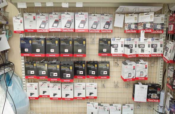 11�����{�A�e�N�m�n�E�X���f��microSDXC�J�[�h�̃X�g�b�N�I