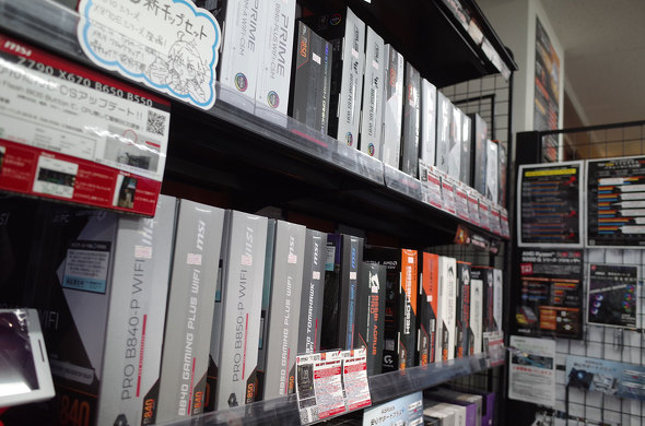 �p�\�R��SHOP�A�[�N�ɕ��񂾁uIntel B860�v�}�U�[�{�[�h