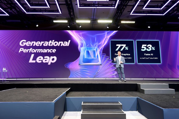 ���\����