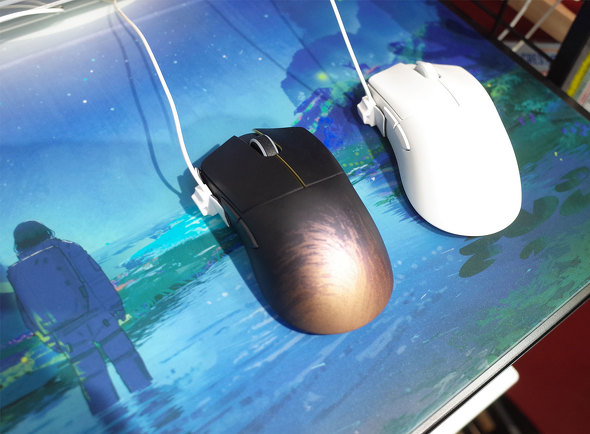 �W���̃z���C�g�i���j�ƁA�uDiamond-Cut�v�i�u���b�N���S�[���h�A��O�j�̎��@