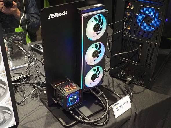 ASRock �t�@���~�[�e�B���O ���\�� CES 2026 PC�p�[�c ���� �t�H���O���� CPU�N�[���[