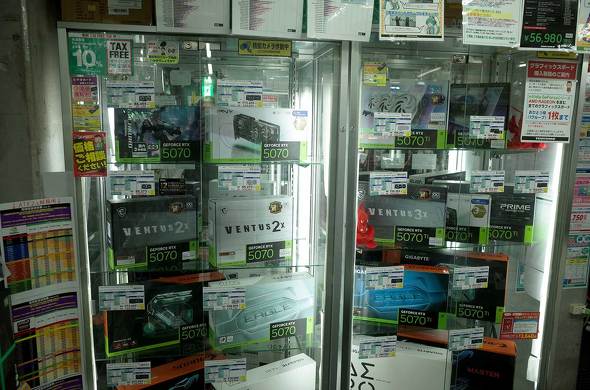 TSUKUMO eX.��GeForce��ʂ̃V���[�P�[�X�B�ȑO�͍��������z�ŕ����Ă���