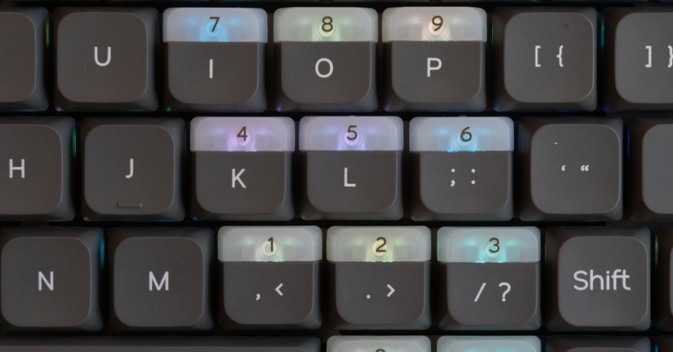 60％サイズなのに100キーある“キー分割”キーボード「Hesper64(100)」を